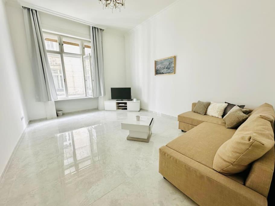 Servita Square Apartment Budapest